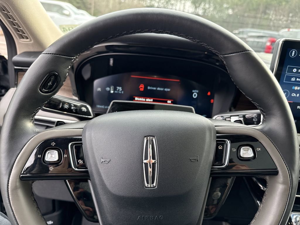 Used 2025 Lincoln Corsair Reserve w/ Equipment Group 202A image 26