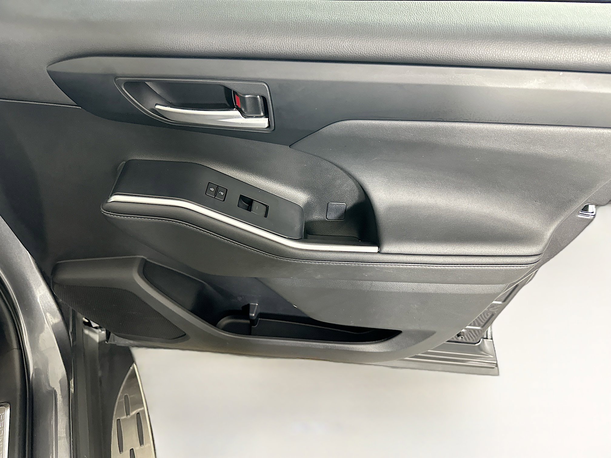 Used 2024 Toyota Highlander XLE image 32