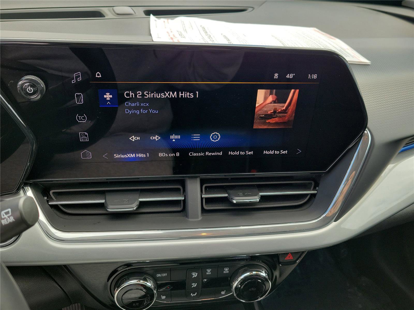 Used 2025 Chevrolet Trax LT w/ LT Convenience Package image 26