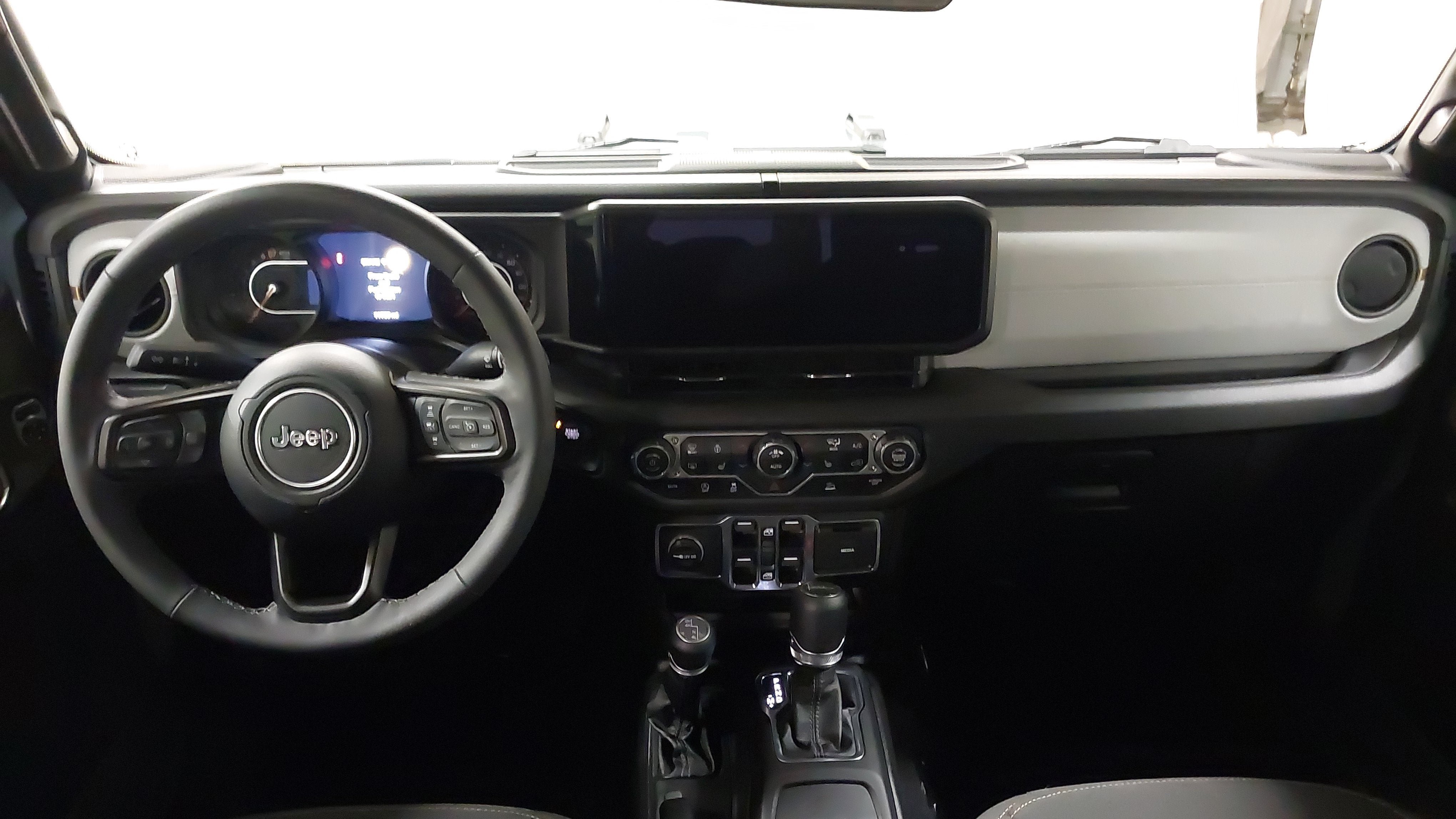 Used 2025 Jeep Gladiator Sport AWD/4WD image 32