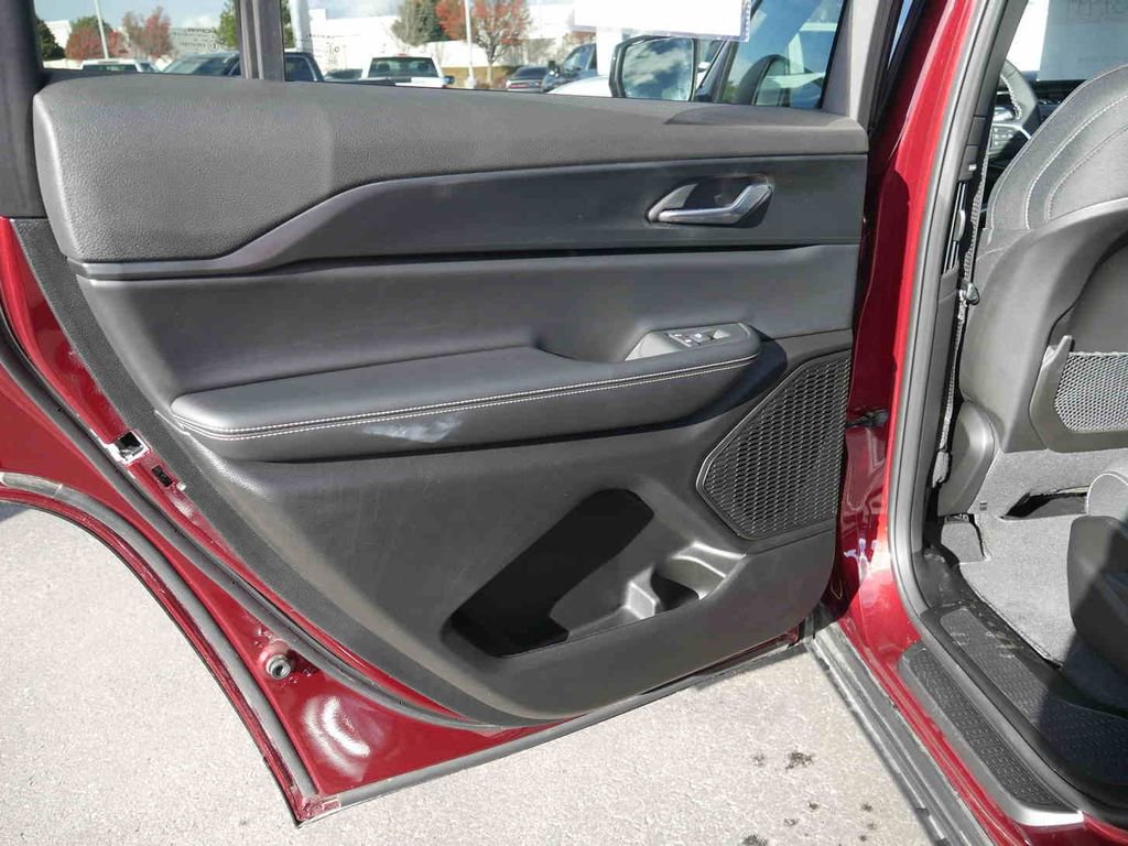 Used 2025 Jeep Grand Cherokee L Laredo w/ Trailer Tow Package image 13