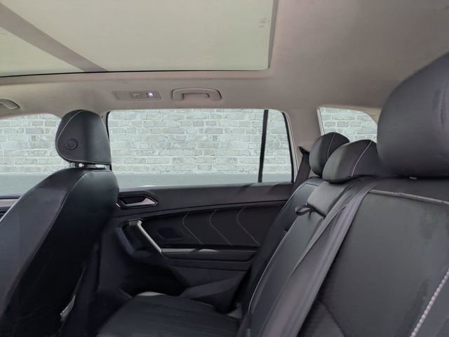 Certified 2023 Volkswagen Tiguan SE w/ Panoramic Sunroof Package FWD image 15