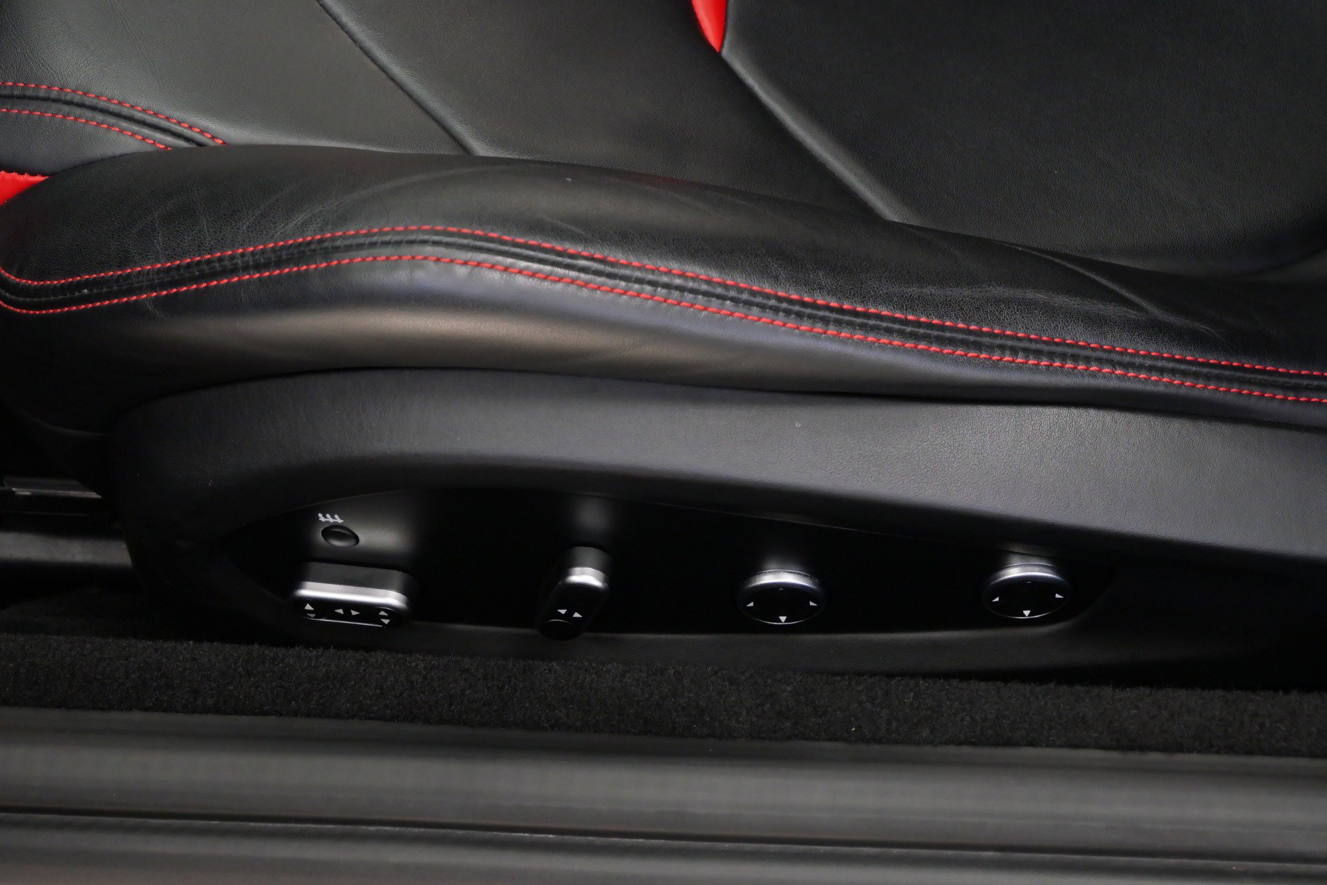 Used 2018 Ferrari GTC4Lusso image 34