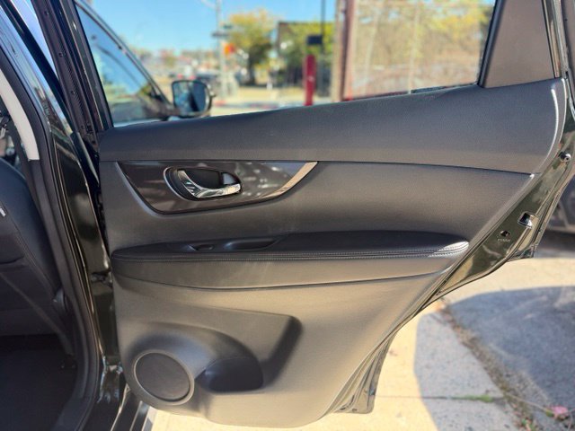 Used 2018 Nissan Rogue SV w/ Premium Package AWD/4WD image 25