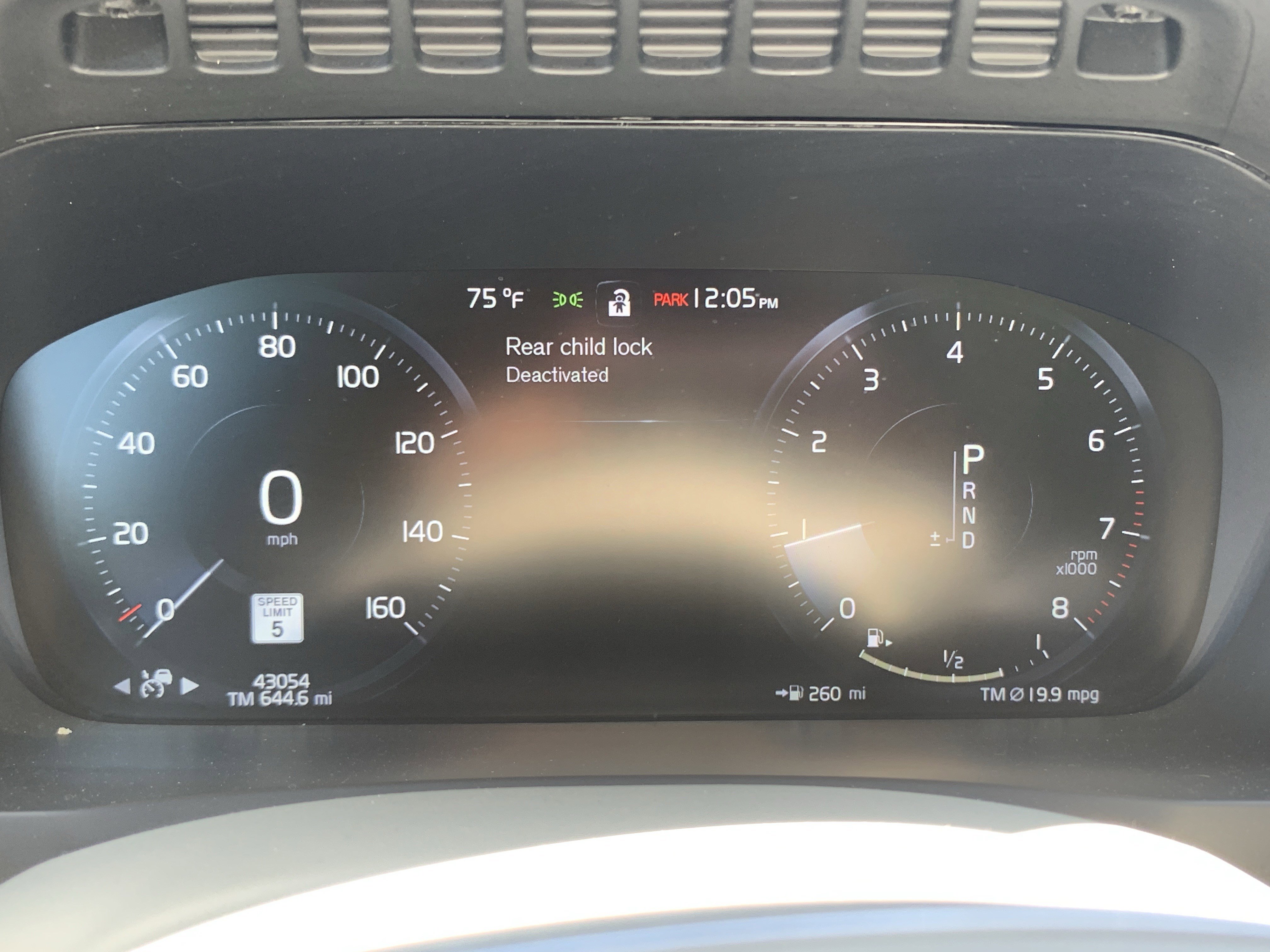 Used 2022 Volvo XC90 T5 Momentum w/ Climate Package FWD image 21