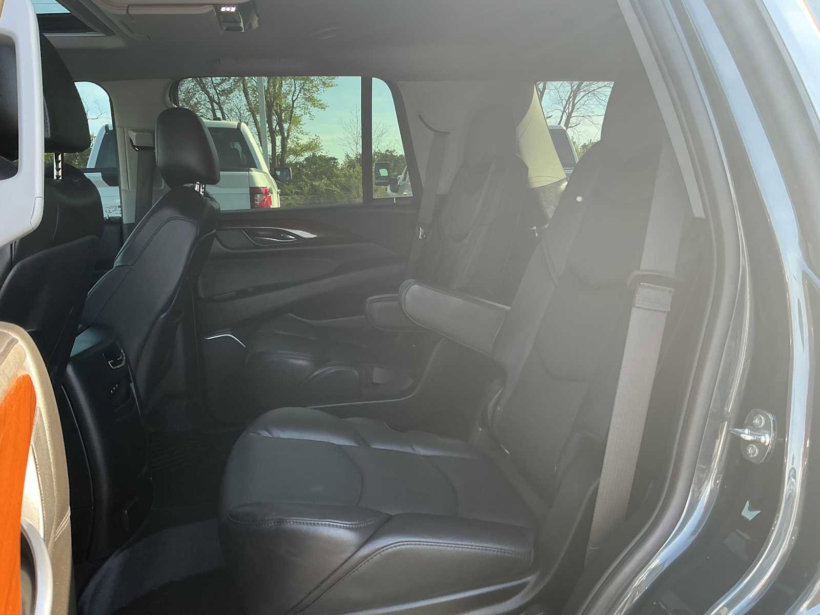 Used 2020 Cadillac Escalade Premium Luxury AWD/4WD image 23