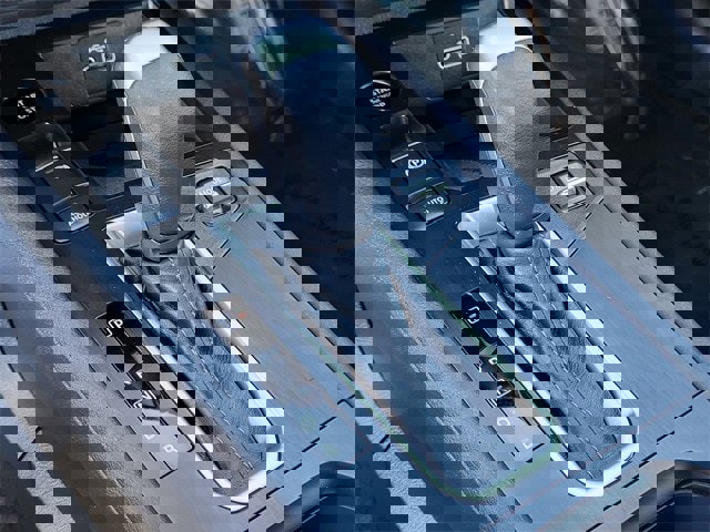 Used 2025 Nissan Kicks S image 18