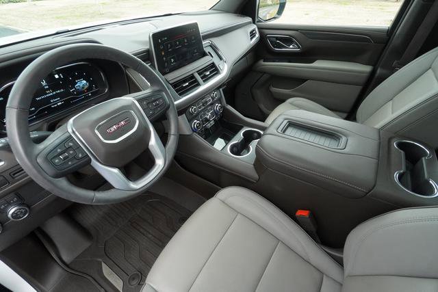 Used 2024 GMC Yukon SLT w/ SLT Premium Package image 26