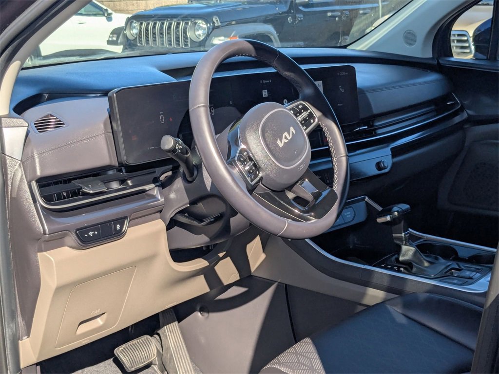 Used 2025 Kia Carnival image 13