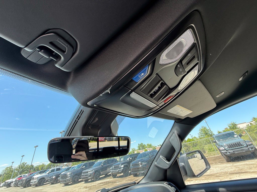 New 2026 RAM 1500 Express AWD/4WD image 23