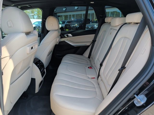 Used 2022 BMW X5 xDrive40i w/ Premium Package AWD/4WD image 38