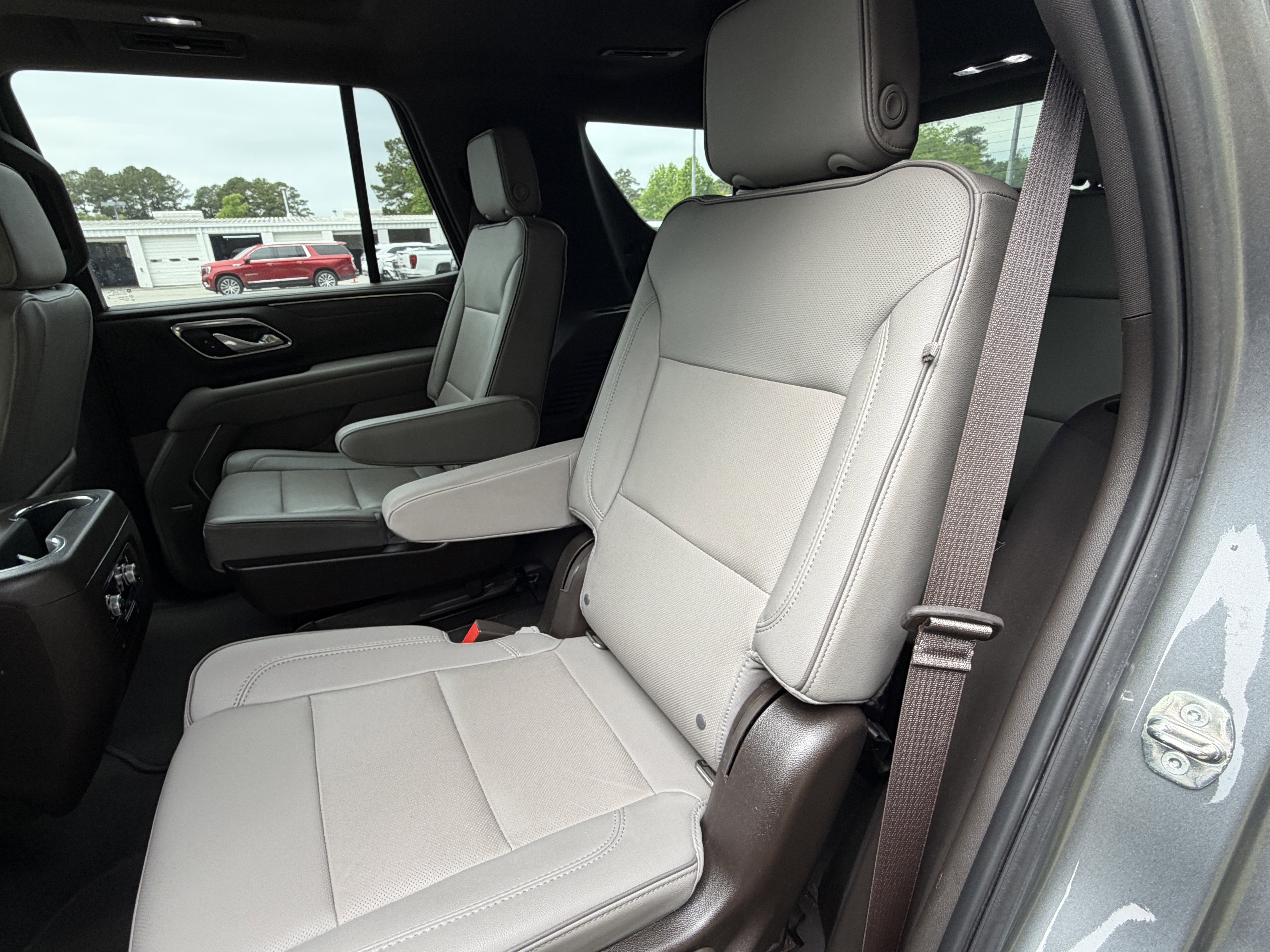 Used 2022 GMC Yukon SLT w/ SLT Luxury Package RWD image 9