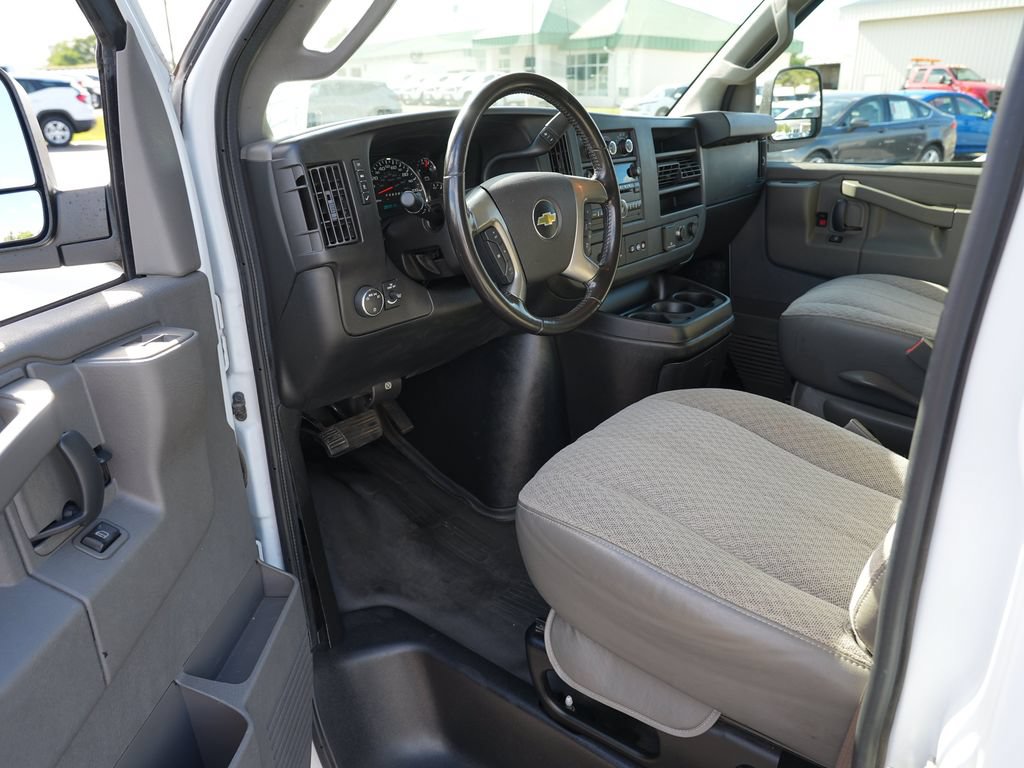 Used 2017 Chevrolet Express 2500 RWD image 13