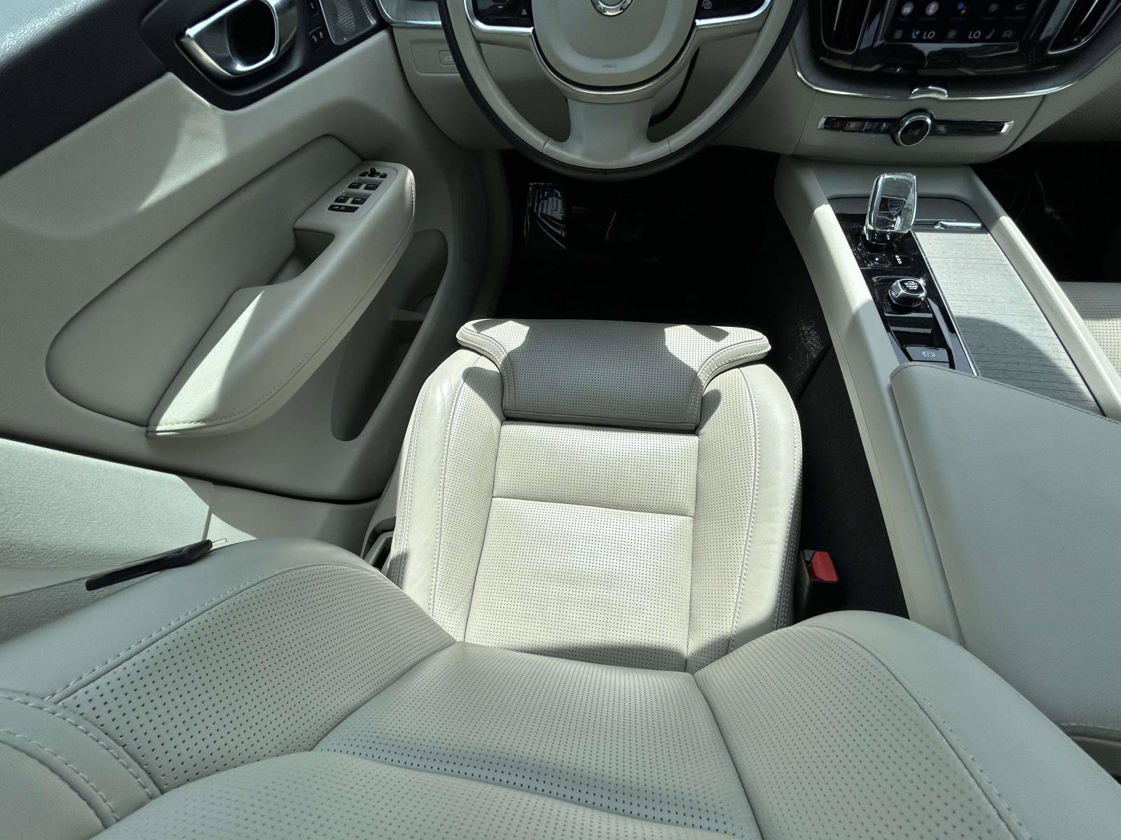 Certified 2023 Volvo XC60 B6 Ultimate w/ Protection Package Premier image 14