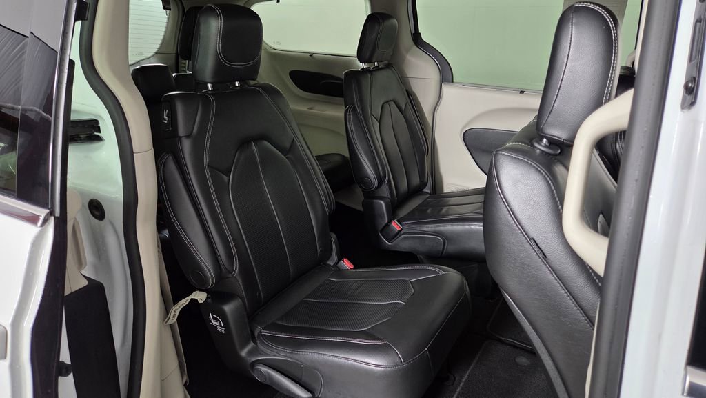 Used 2022 Chrysler Pacifica Touring-L image 33