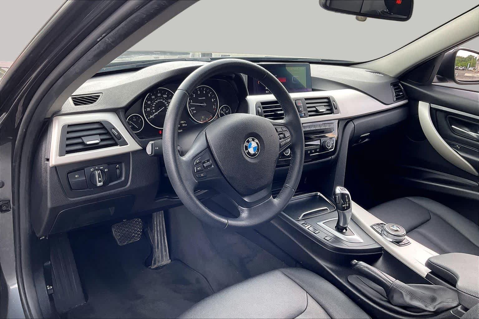 Used 2018 BMW 320i xDrive Sedan AWD/4WD image 17