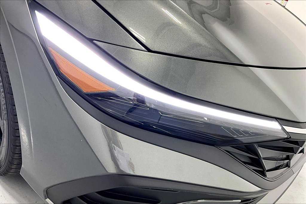 New 2026 Hyundai Elantra SEL Sport FWD image 25