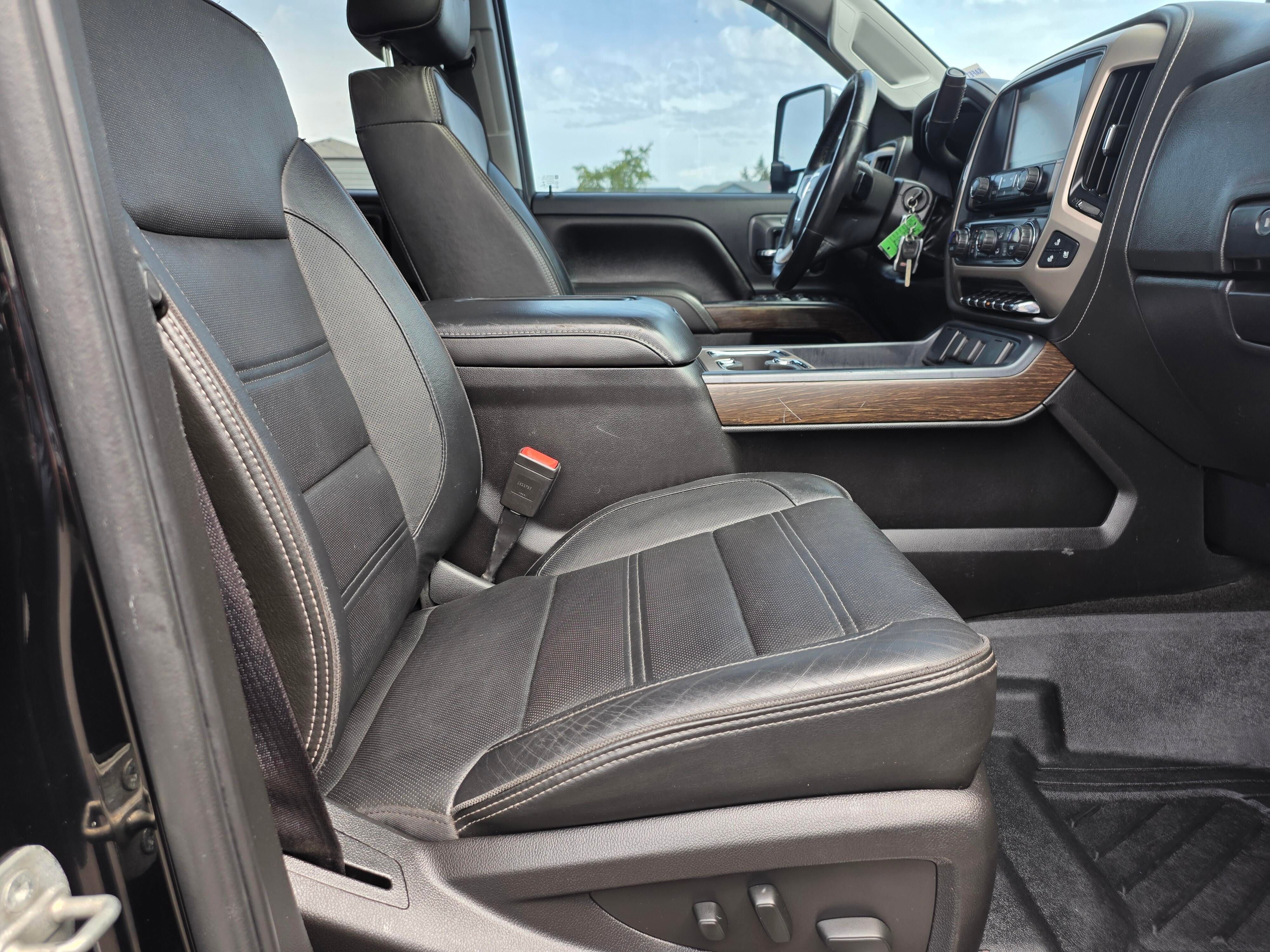 Used 2017 GMC Sierra 2500 Denali w/ Duramax Plus Package AWD/4WD image 29