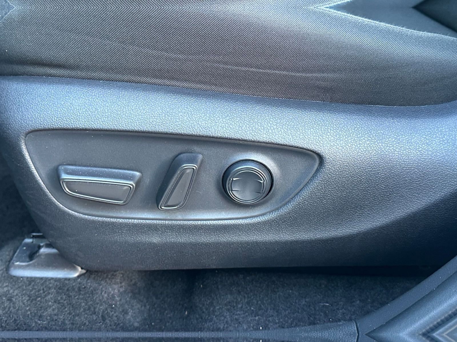 Used 2025 Toyota RAV4 XLE w/ Weather Package image 22