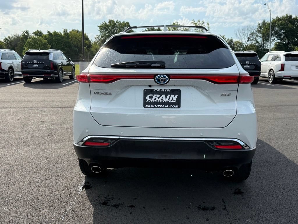 Used 2024 Toyota Venza XLE AWD/4WD image 6