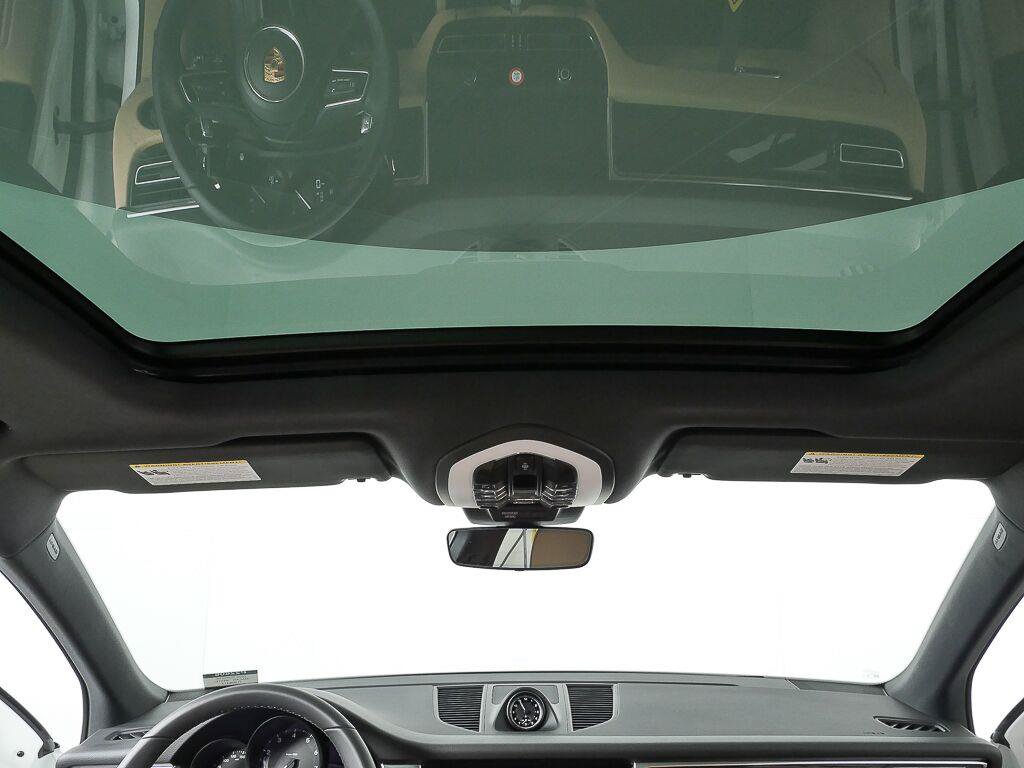 Certified 2026 Porsche Macan Turbo AWD/4WD image 19