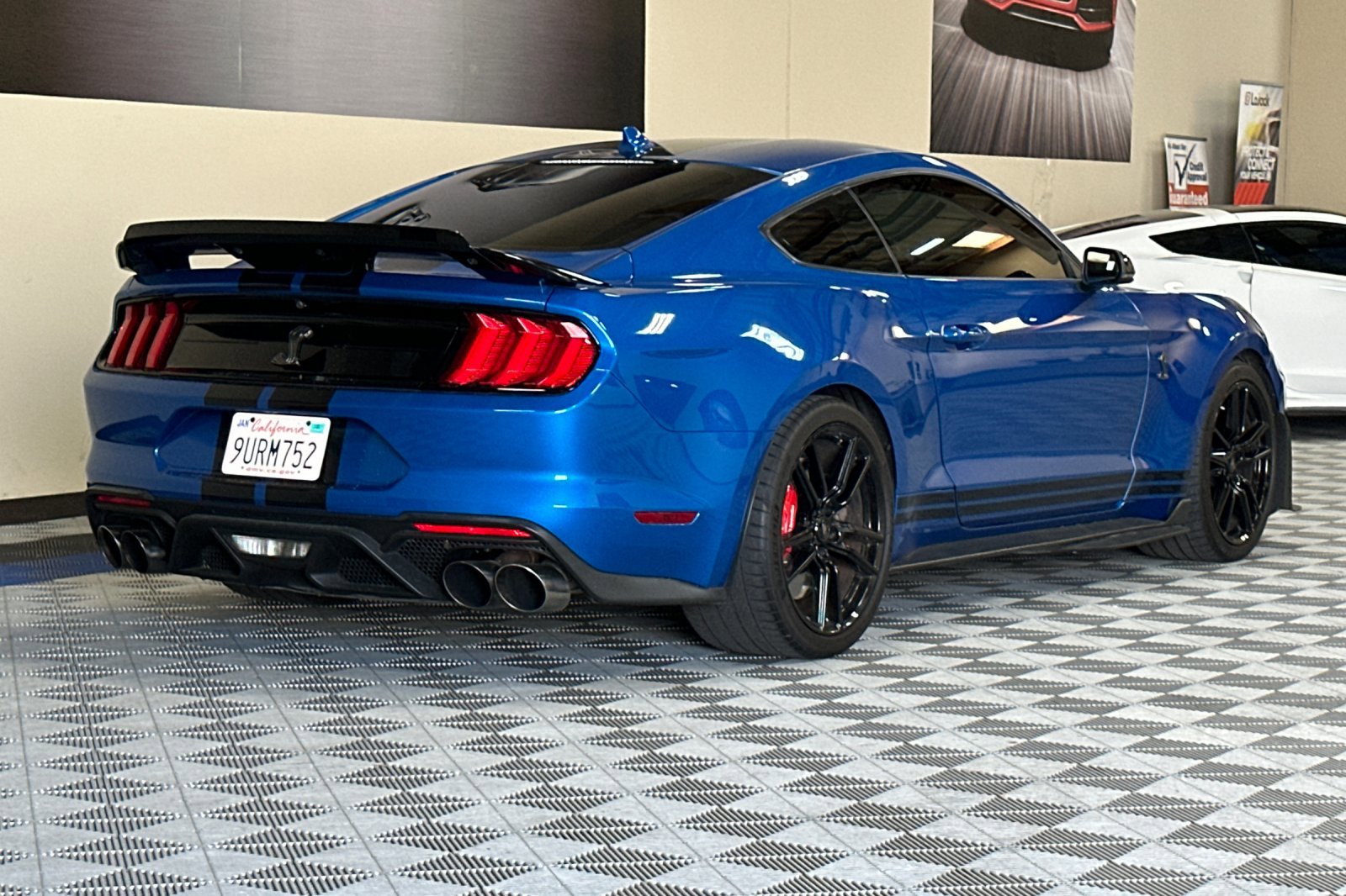 Used 2021 Ford Mustang Shelby GT500 w/ Technology Package RWD image 4