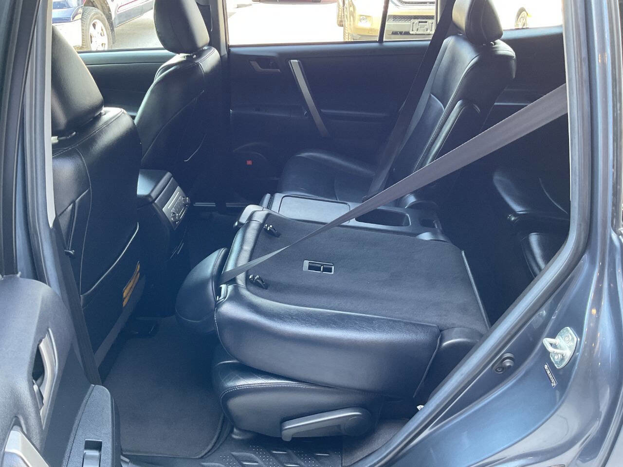 Used 2012 Toyota Highlander SE w/ Tow Pkg AWD/4WD image 35