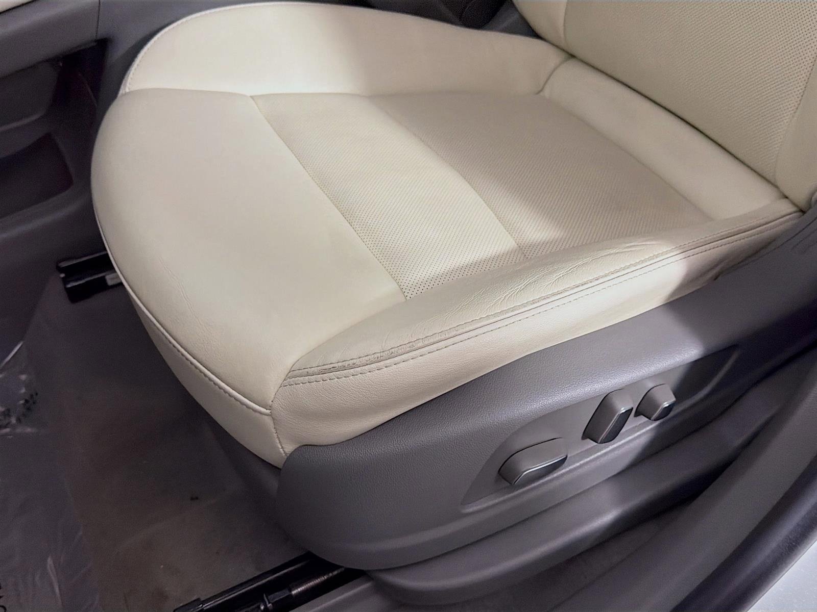 Used 2023 Cadillac XT6 Premium Luxury image 23