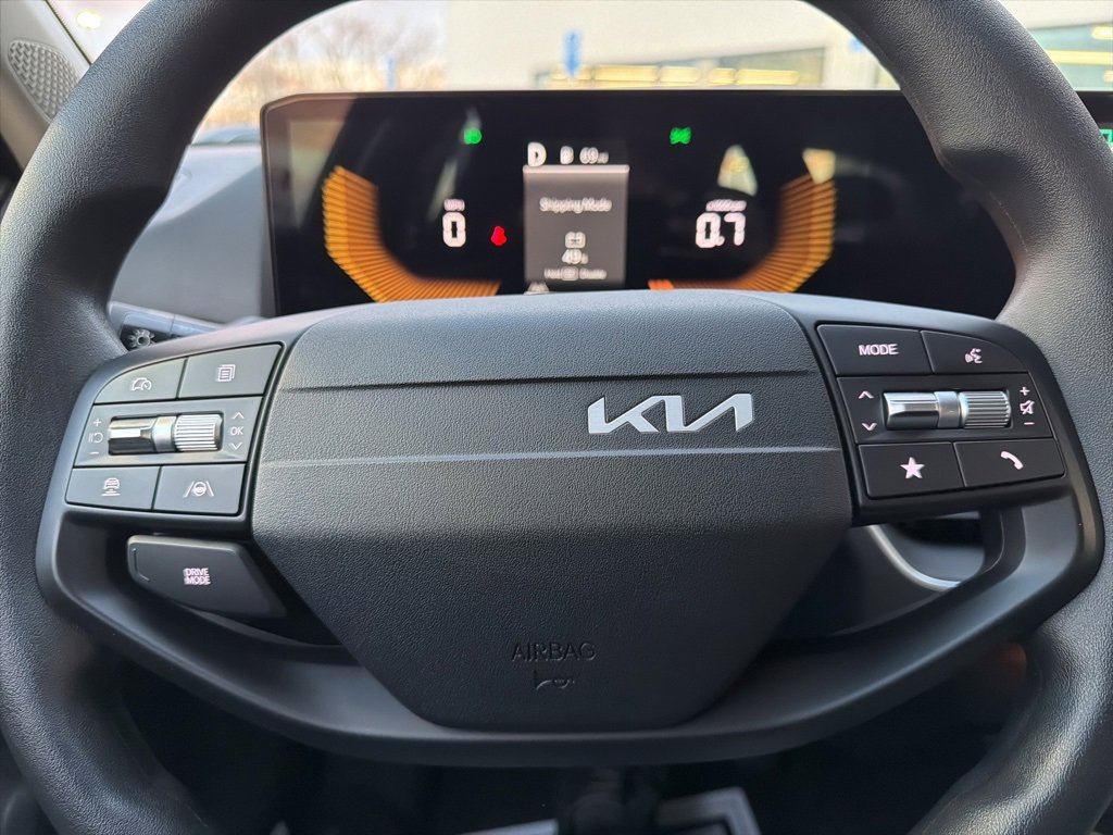 New 2025 Kia K4 LXS image 38