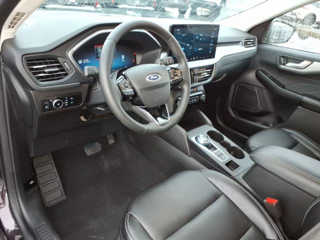 Used 2023 Ford Escape Platinum AWD/4WD image 3