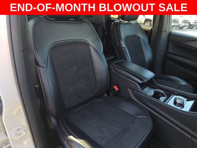 Used 2025 Jeep Grand Cherokee Altitude AWD/4WD image 19