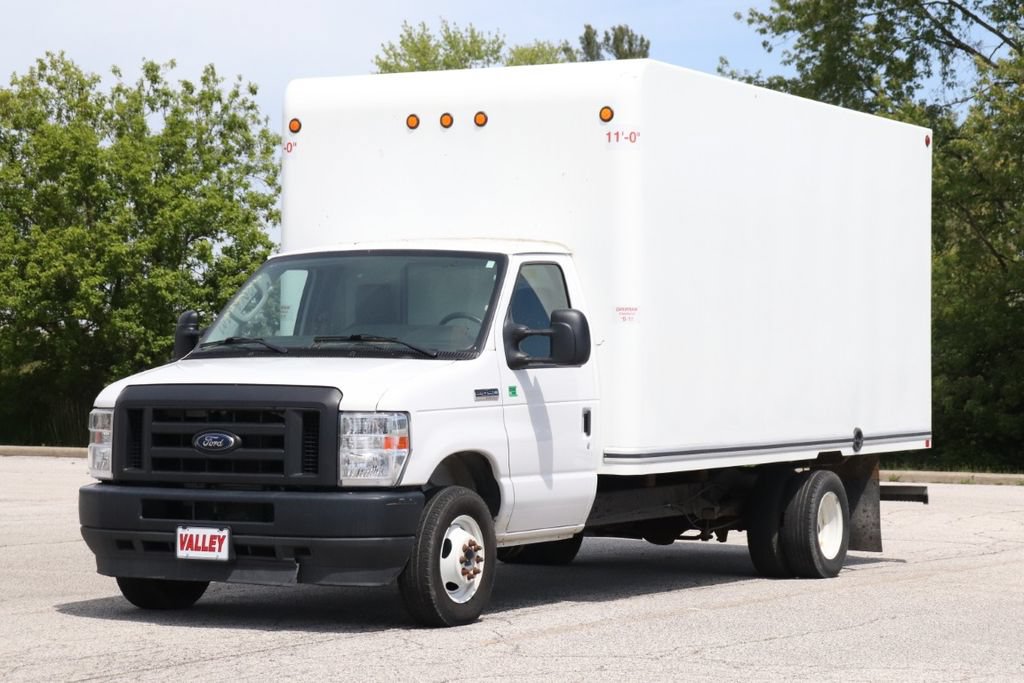 Used 2023 Ford E-450 and Econoline 450 Super Duty RWD image 5