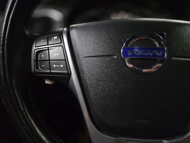 Used 2018 Volvo V60 T6 R-Design Platinum image 19