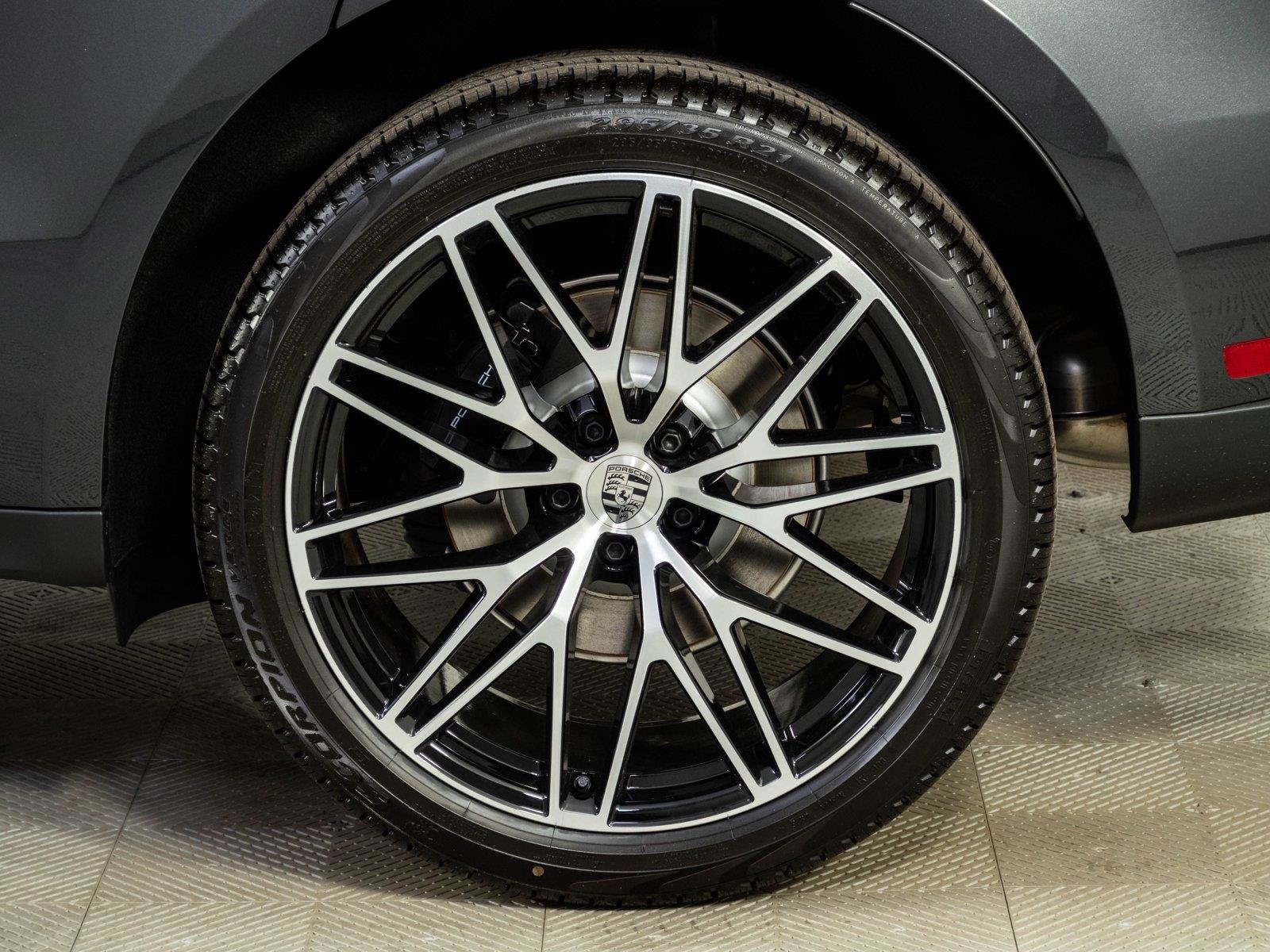 New 2026 Porsche Macan AWD/4WD image 39
