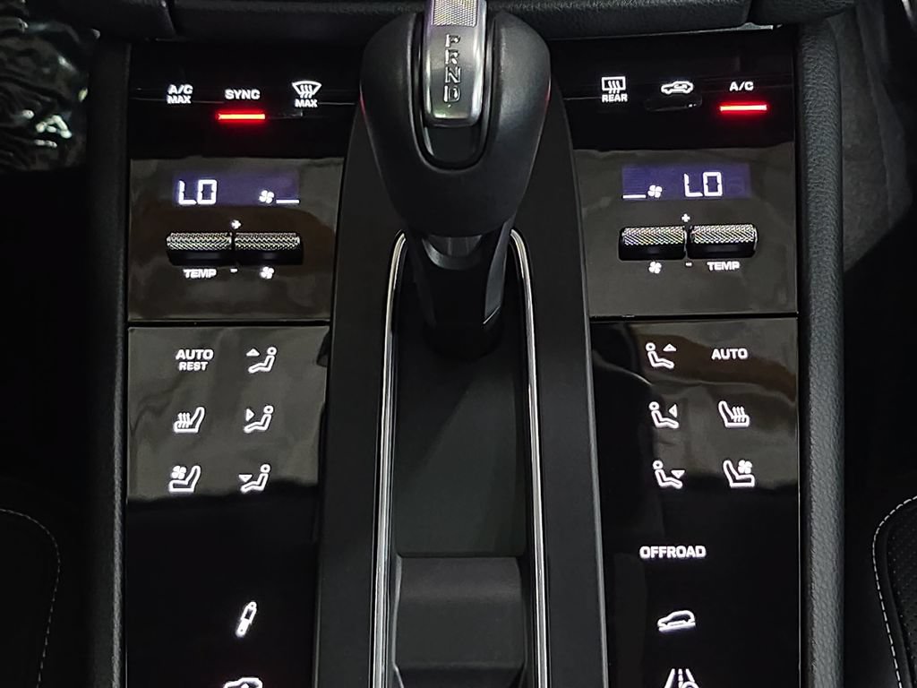 Certified 2025 Porsche Macan S AWD/4WD image 19