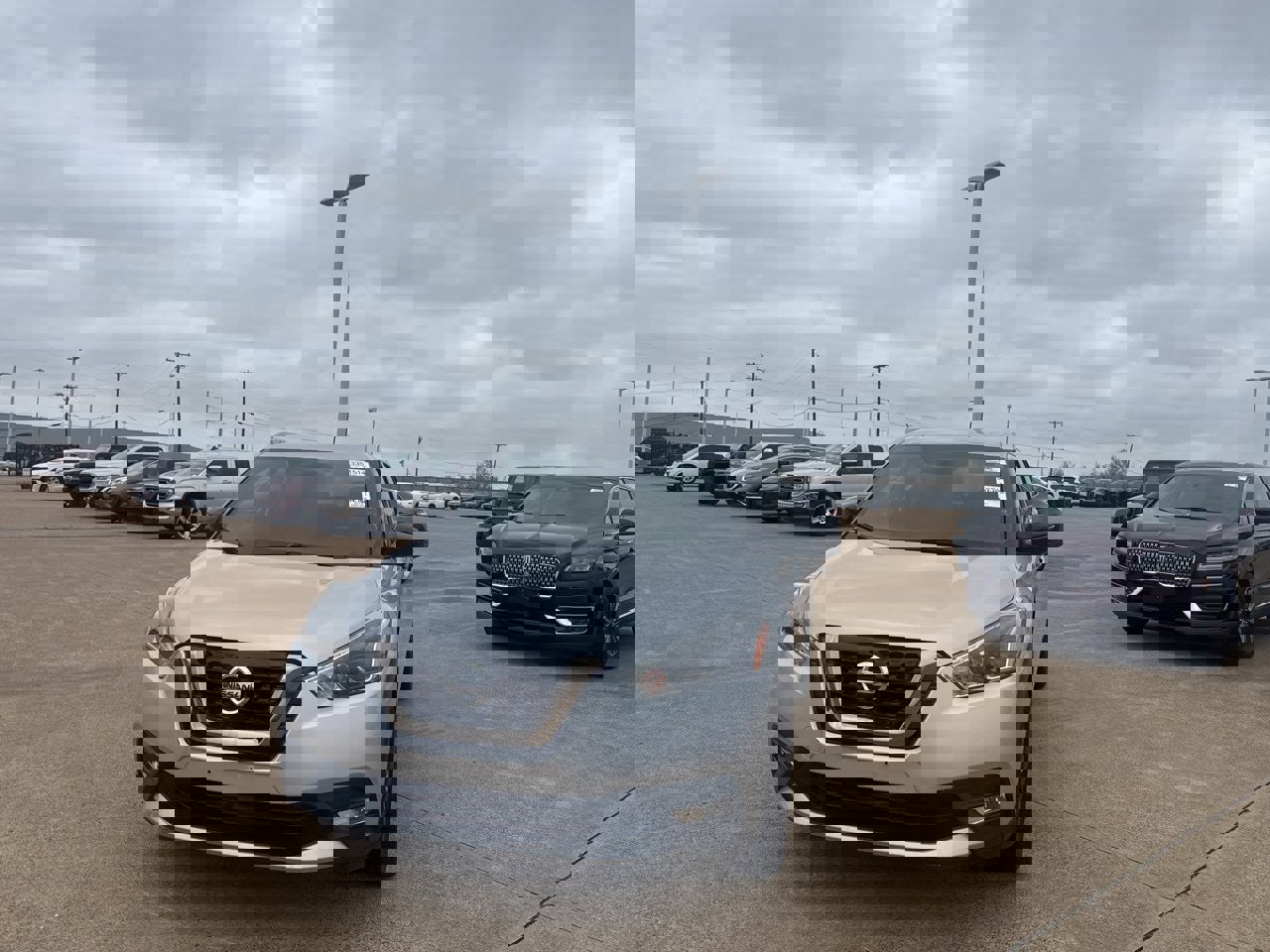 Used 2019 Nissan Kicks SR image 5