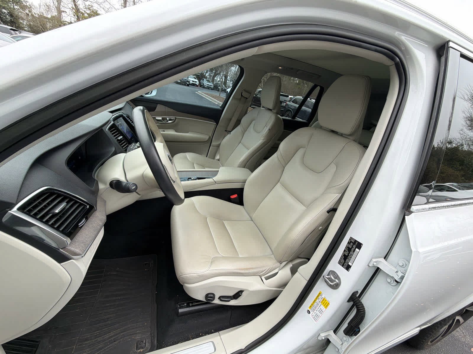 Certified 2023 Volvo XC90 B6 Plus w/ Protection Package Premier image 26