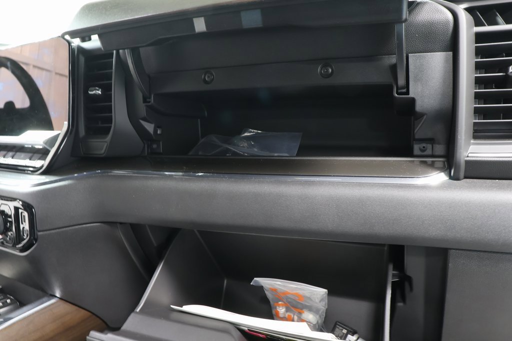 Used 2025 Chevrolet Silverado 1500 High Country w/ Technology Package image 19