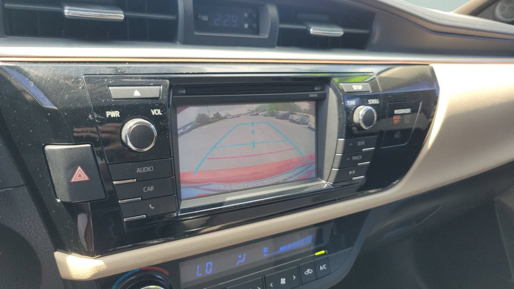 Used 2014 Toyota Corolla LE FWD image 17