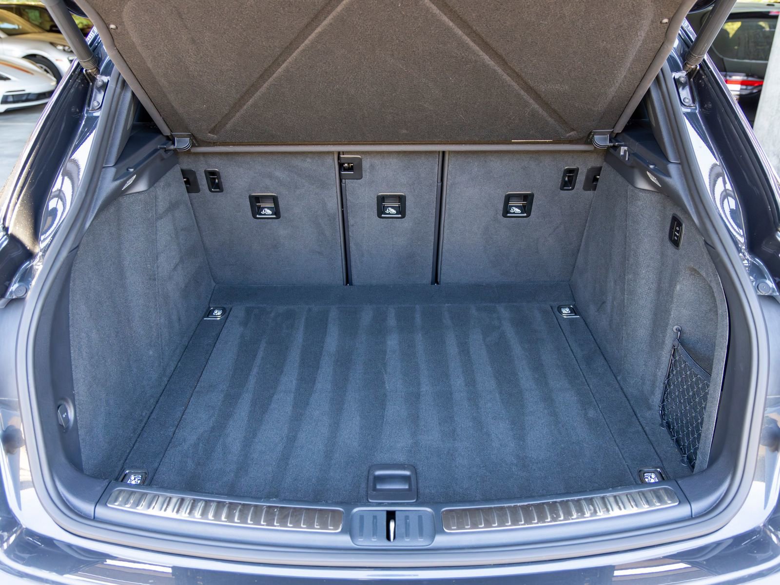 Certified 2024 Porsche Macan image 48