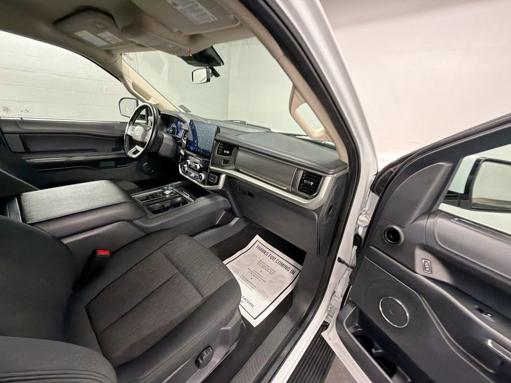 Used 2024 Ford Expedition XLT RWD image 28