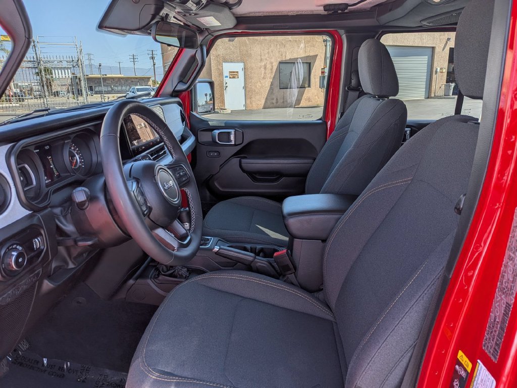 Used 2025 Jeep Wrangler Unlimited Sport AWD/4WD image 15