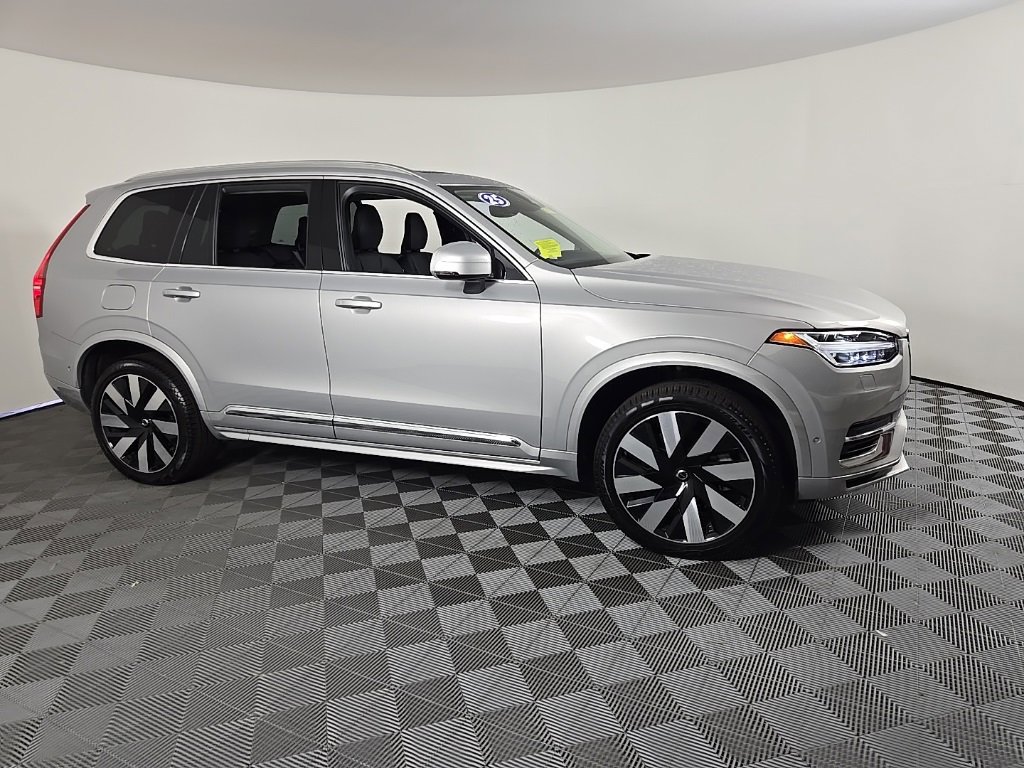 Certified 2025 Volvo XC90 T8 Plus image 5