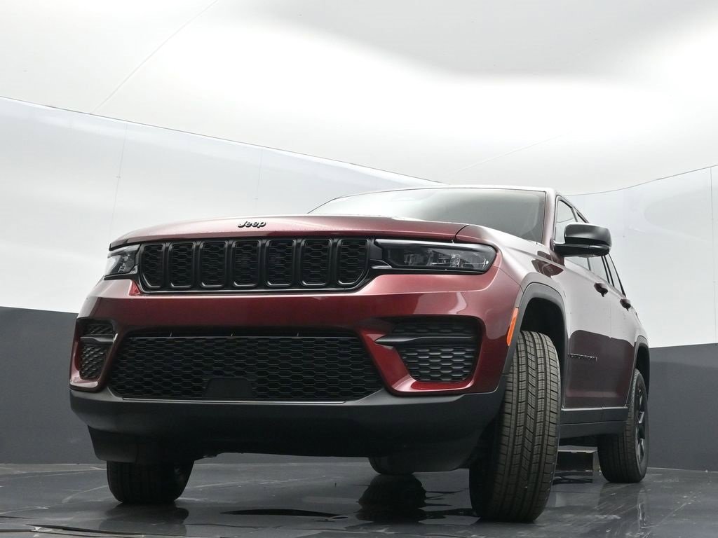 New 2025 Jeep Grand Cherokee Altitude image 31