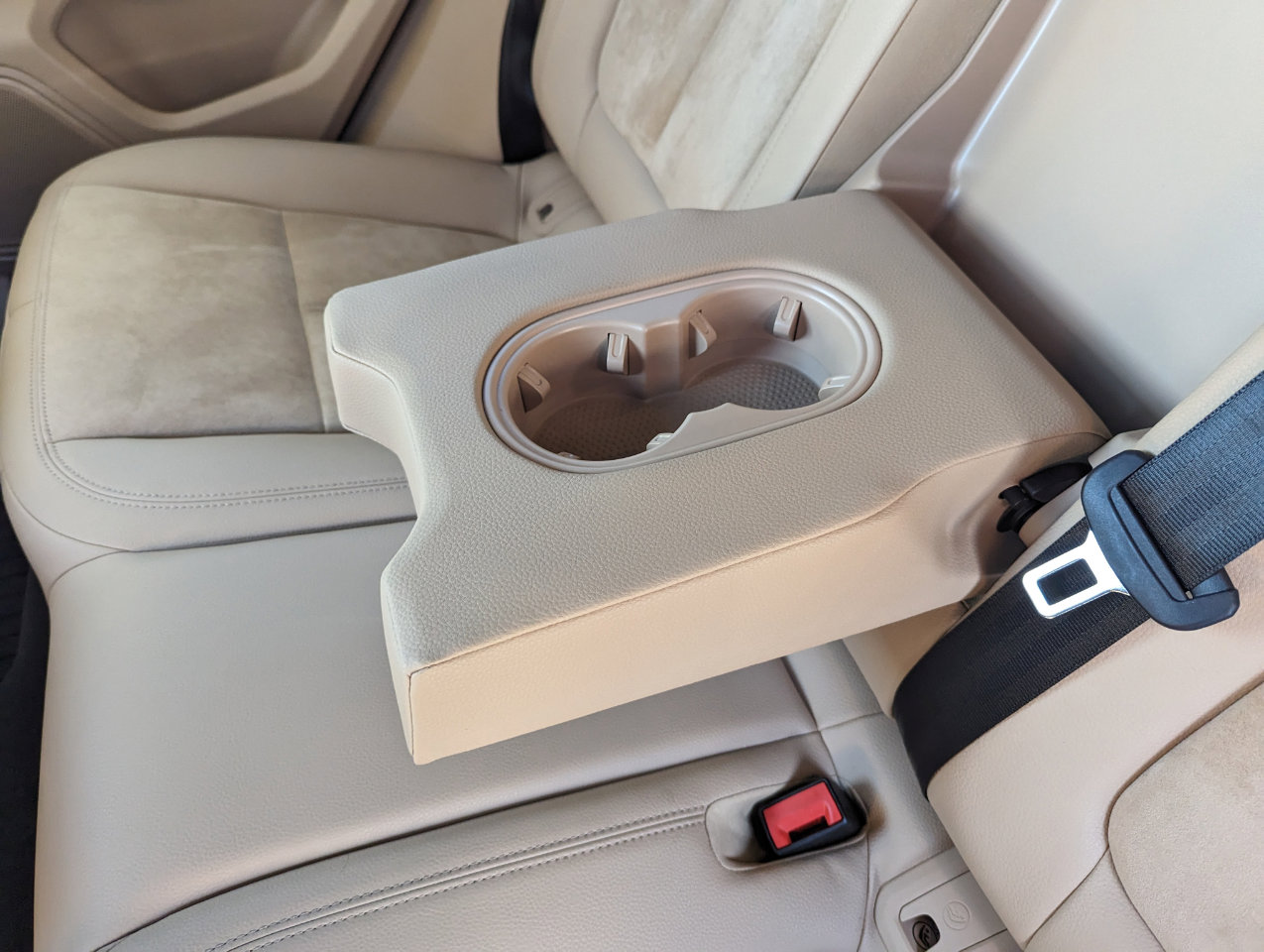 Used 2020 Porsche Macan AWD image 40