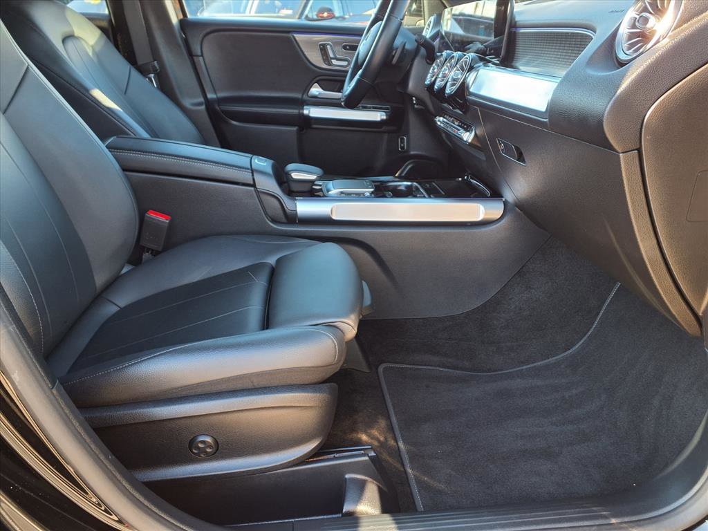 Used 2021 Mercedes-Benz GLB 250 4MATIC image 11