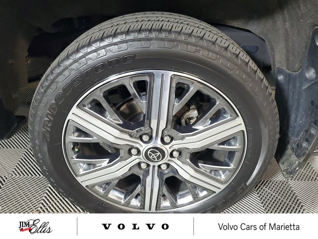 Used 2023 Toyota Sequoia Capstone AWD/4WD image 11