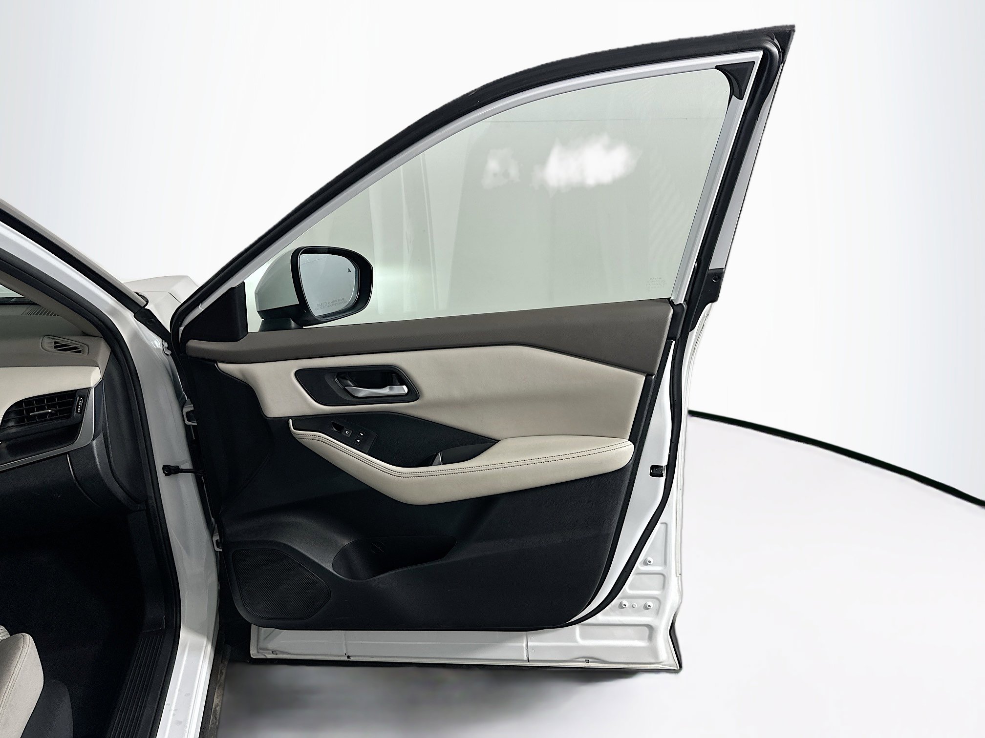 Used 2024 Nissan Rogue SV image 34