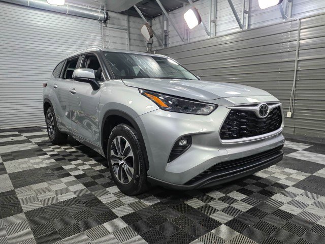 Used 2022 Toyota Highlander XLE image 4