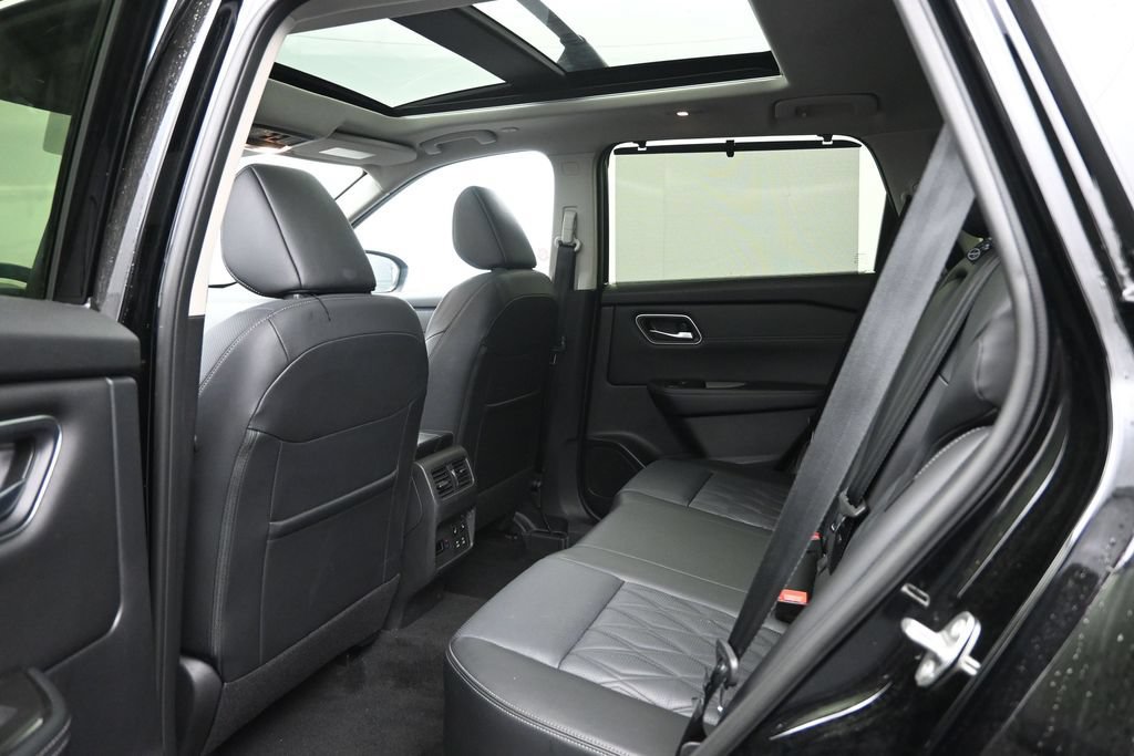 Used 2026 Nissan Rogue Platinum w/ Platinum Premium Package AWD/4WD image 25